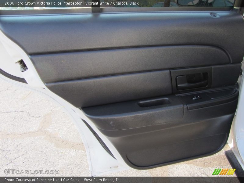 Vibrant White / Charcoal Black 2006 Ford Crown Victoria Police Interceptor