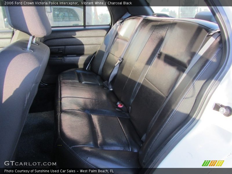 Vibrant White / Charcoal Black 2006 Ford Crown Victoria Police Interceptor