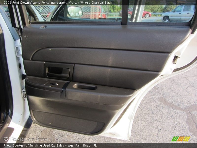 Vibrant White / Charcoal Black 2006 Ford Crown Victoria Police Interceptor