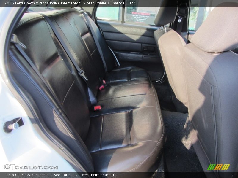 Vibrant White / Charcoal Black 2006 Ford Crown Victoria Police Interceptor