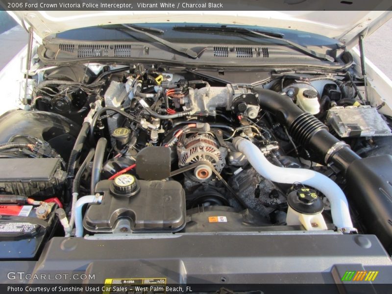 Vibrant White / Charcoal Black 2006 Ford Crown Victoria Police Interceptor