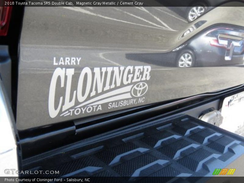 Magnetic Gray Metallic / Cement Gray 2018 Toyota Tacoma SR5 Double Cab