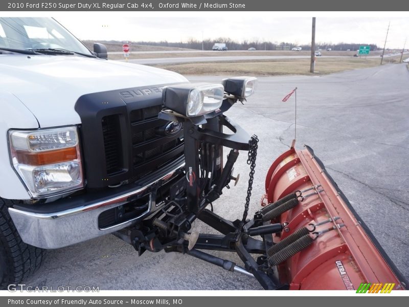 Oxford White / Medium Stone 2010 Ford F250 Super Duty XL Regular Cab 4x4