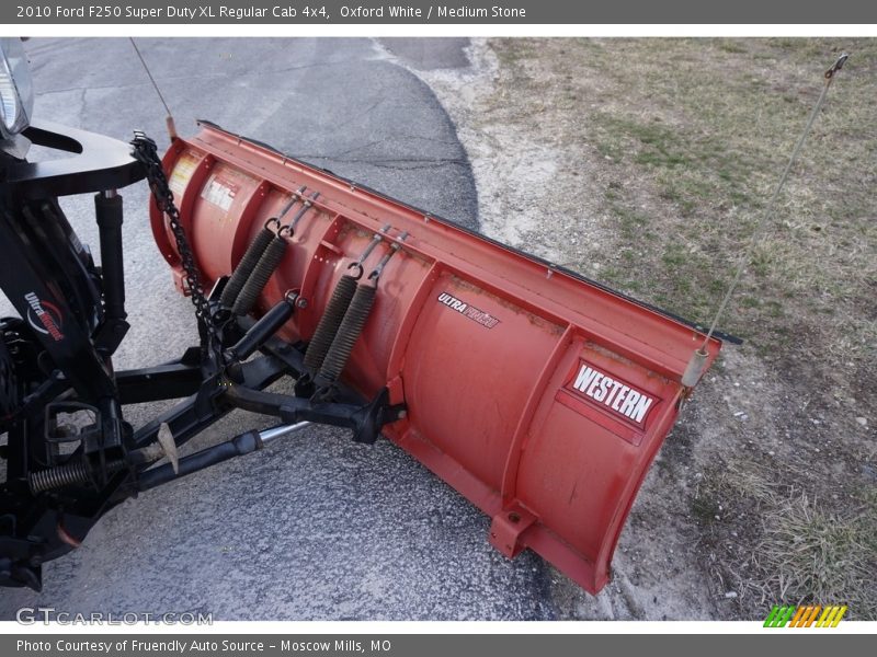 Oxford White / Medium Stone 2010 Ford F250 Super Duty XL Regular Cab 4x4