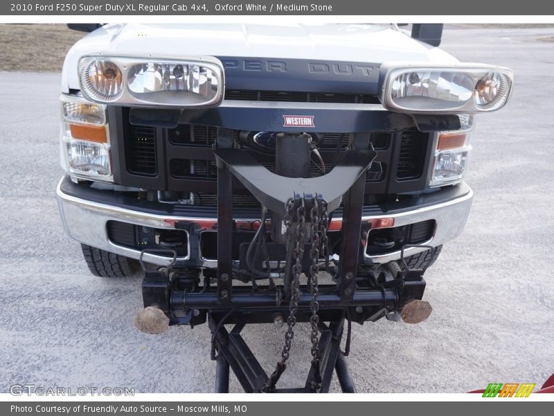 Oxford White / Medium Stone 2010 Ford F250 Super Duty XL Regular Cab 4x4