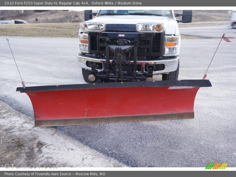 Oxford White / Medium Stone 2010 Ford F250 Super Duty XL Regular Cab 4x4