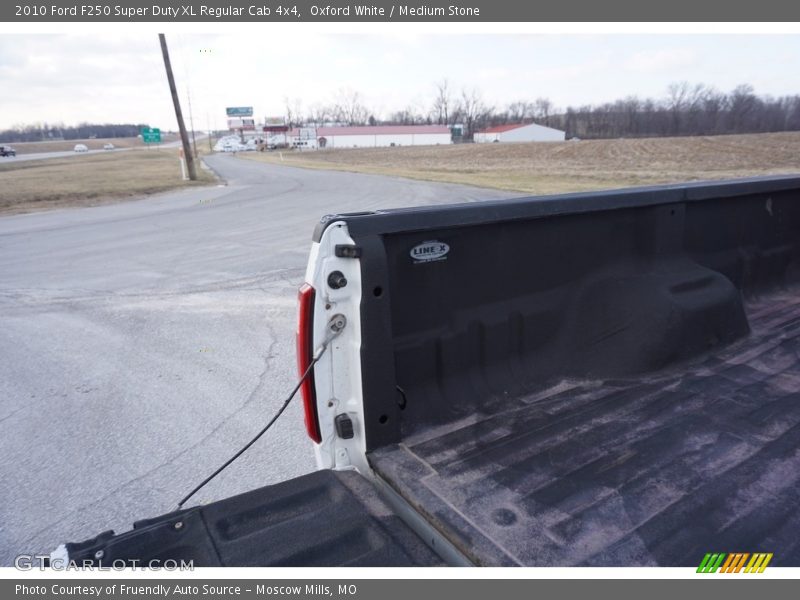 Oxford White / Medium Stone 2010 Ford F250 Super Duty XL Regular Cab 4x4