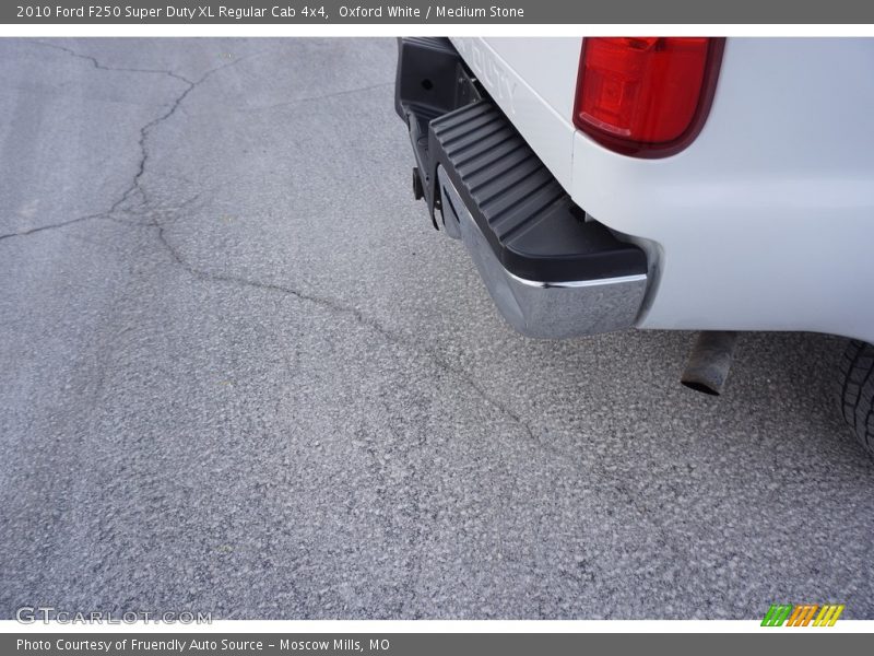 Oxford White / Medium Stone 2010 Ford F250 Super Duty XL Regular Cab 4x4