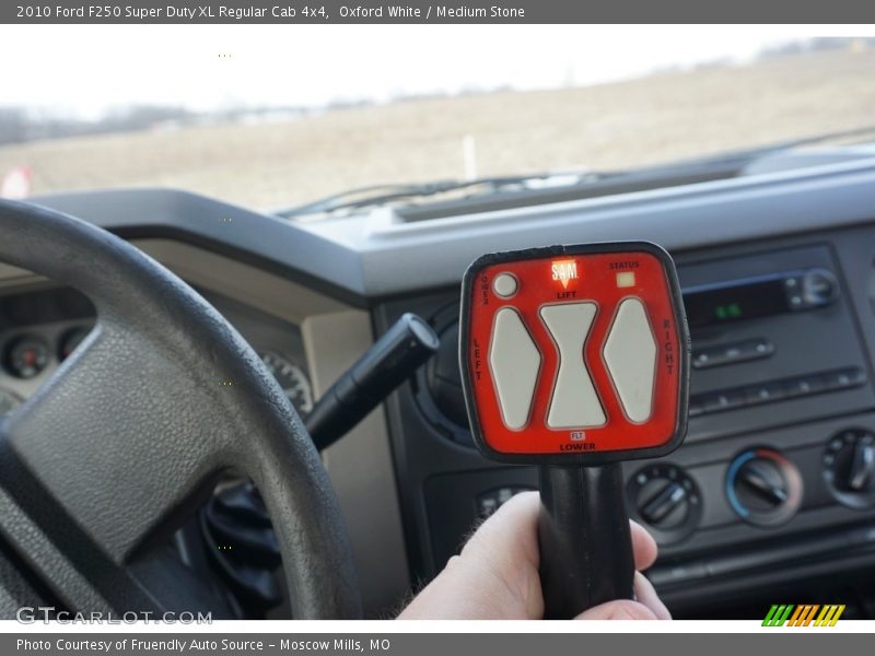 Oxford White / Medium Stone 2010 Ford F250 Super Duty XL Regular Cab 4x4