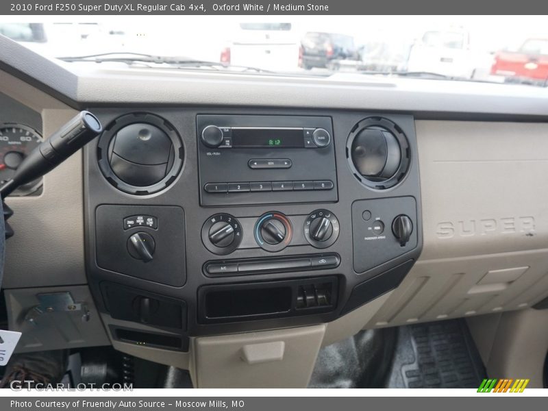 Oxford White / Medium Stone 2010 Ford F250 Super Duty XL Regular Cab 4x4