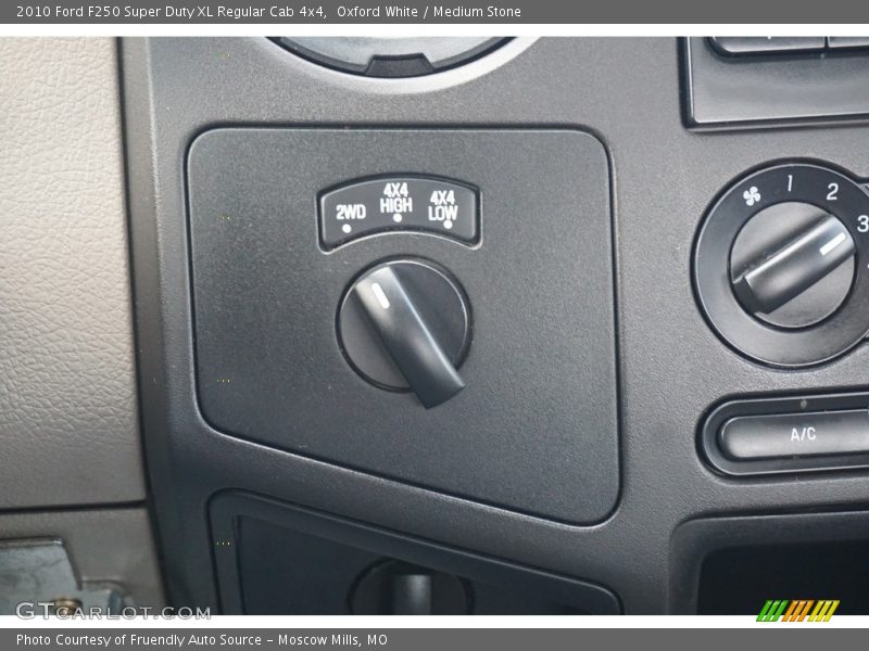 Oxford White / Medium Stone 2010 Ford F250 Super Duty XL Regular Cab 4x4