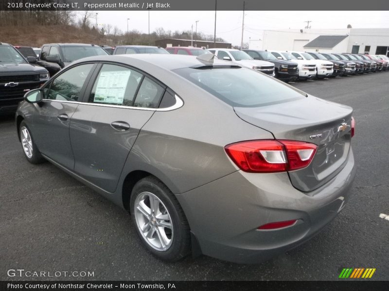 Pepperdust Metallic / Jet Black 2018 Chevrolet Cruze LT