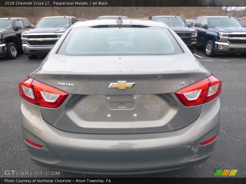 Pepperdust Metallic / Jet Black 2018 Chevrolet Cruze LT