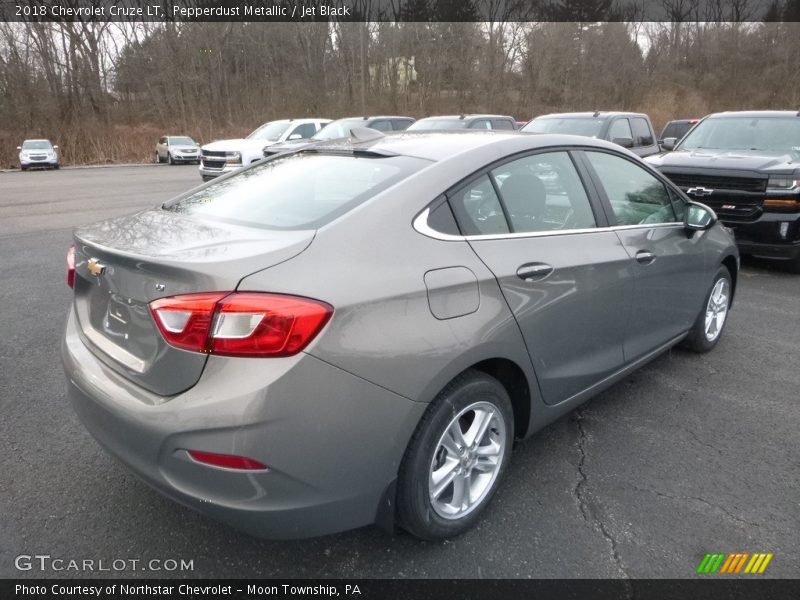 Pepperdust Metallic / Jet Black 2018 Chevrolet Cruze LT