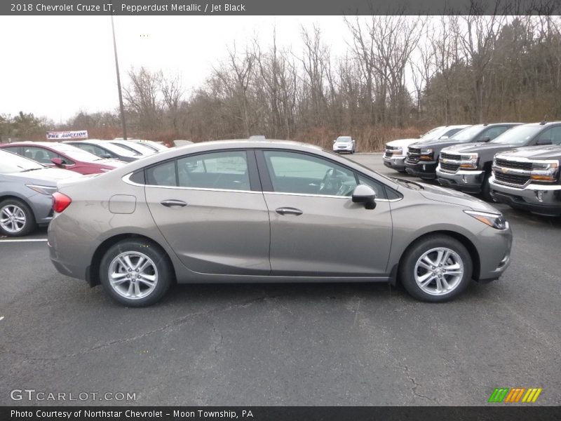 Pepperdust Metallic / Jet Black 2018 Chevrolet Cruze LT