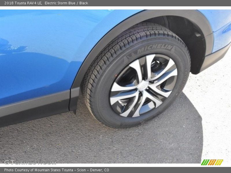 Electric Storm Blue / Black 2018 Toyota RAV4 LE