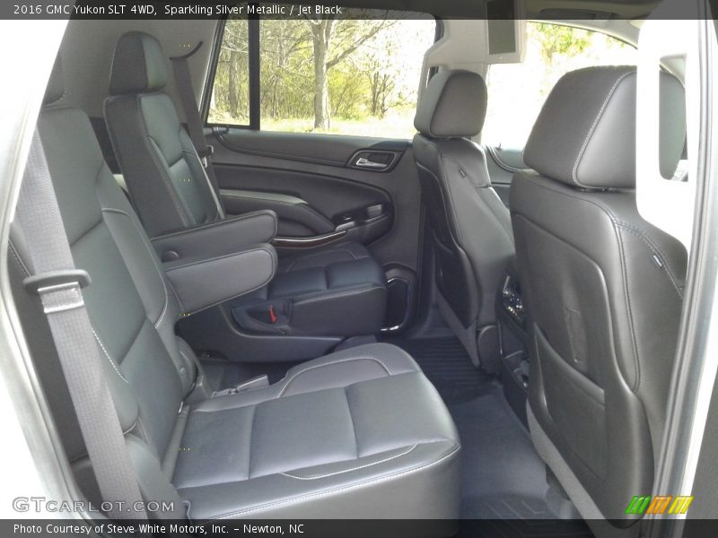 Sparkling Silver Metallic / Jet Black 2016 GMC Yukon SLT 4WD