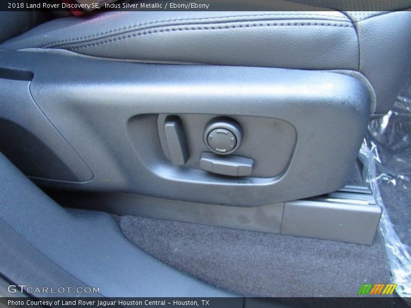 Indus Silver Metallic / Ebony/Ebony 2018 Land Rover Discovery SE