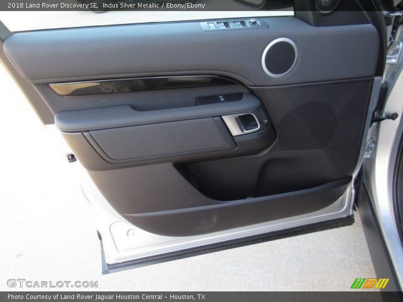 Indus Silver Metallic / Ebony/Ebony 2018 Land Rover Discovery SE