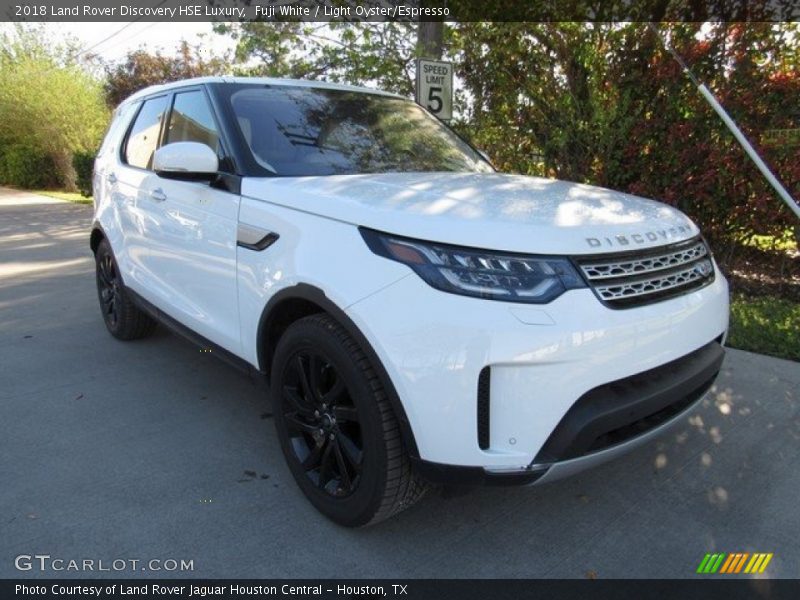 Fuji White / Light Oyster/Espresso 2018 Land Rover Discovery HSE Luxury