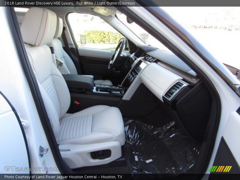 Fuji White / Light Oyster/Espresso 2018 Land Rover Discovery HSE Luxury