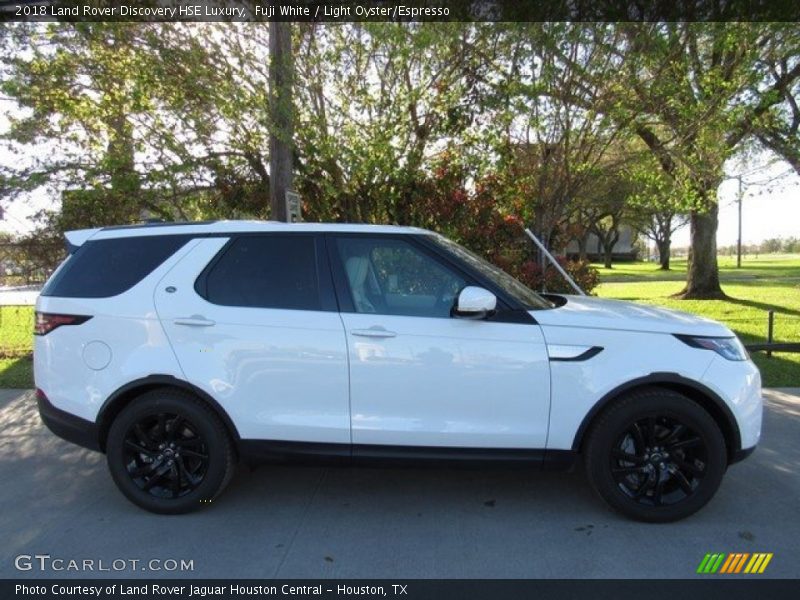 Fuji White / Light Oyster/Espresso 2018 Land Rover Discovery HSE Luxury