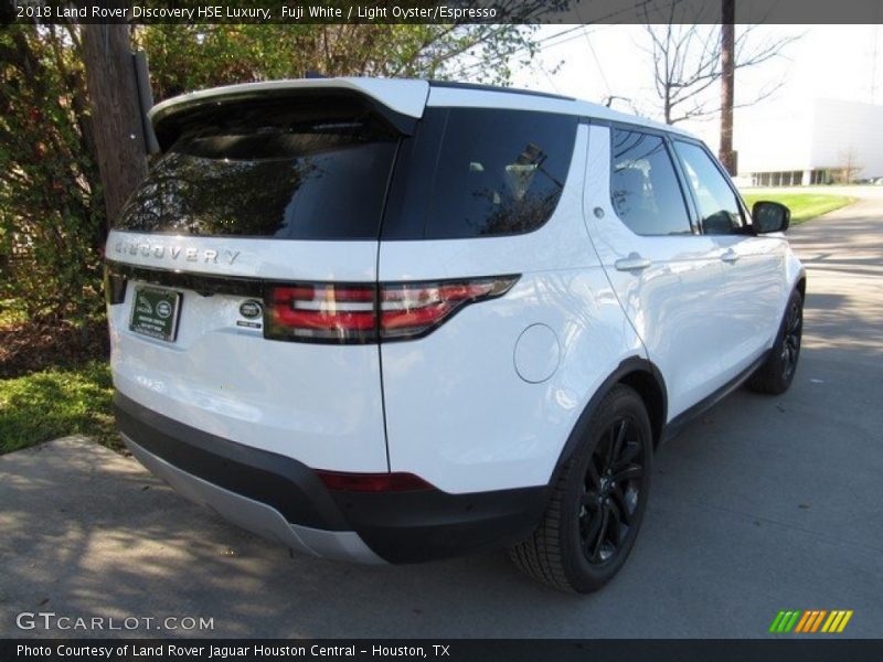 Fuji White / Light Oyster/Espresso 2018 Land Rover Discovery HSE Luxury