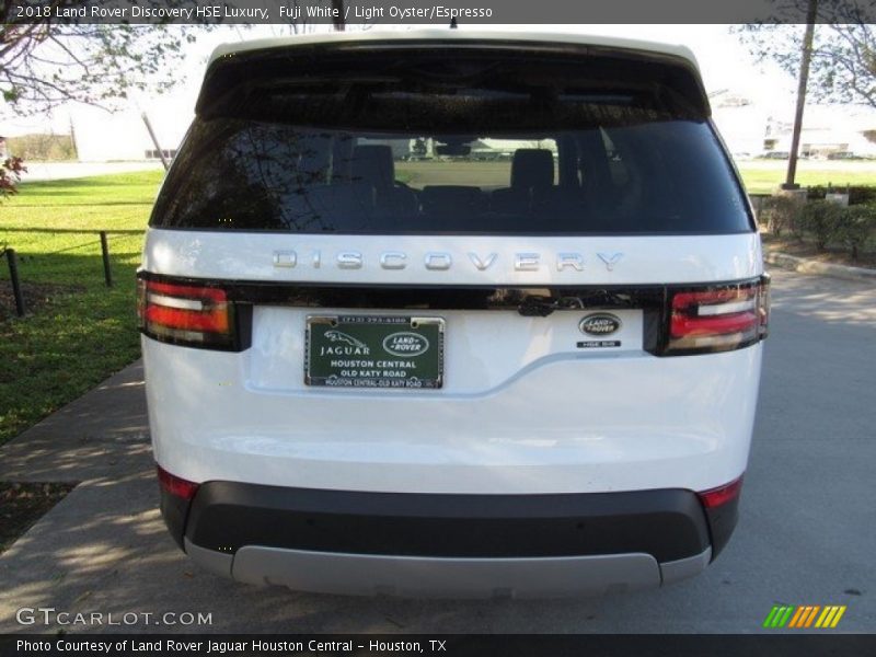 Fuji White / Light Oyster/Espresso 2018 Land Rover Discovery HSE Luxury