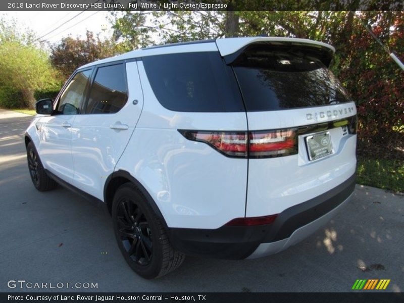 Fuji White / Light Oyster/Espresso 2018 Land Rover Discovery HSE Luxury