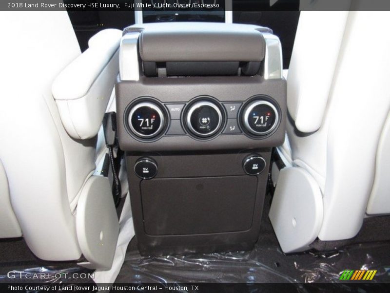 Fuji White / Light Oyster/Espresso 2018 Land Rover Discovery HSE Luxury