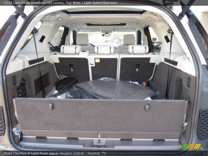 Fuji White / Light Oyster/Espresso 2018 Land Rover Discovery HSE Luxury