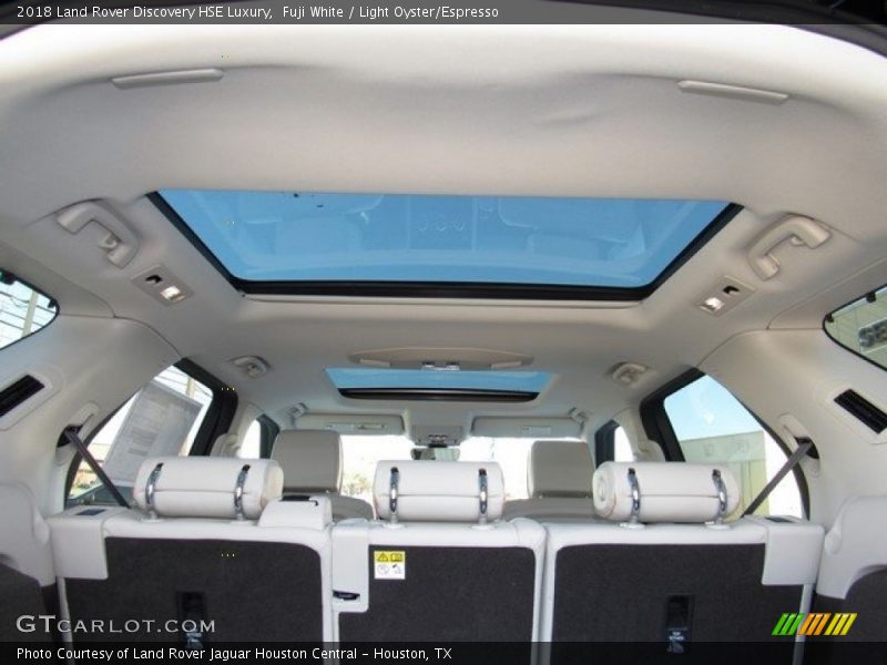 Fuji White / Light Oyster/Espresso 2018 Land Rover Discovery HSE Luxury