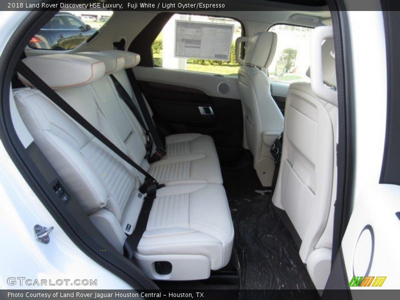 Fuji White / Light Oyster/Espresso 2018 Land Rover Discovery HSE Luxury