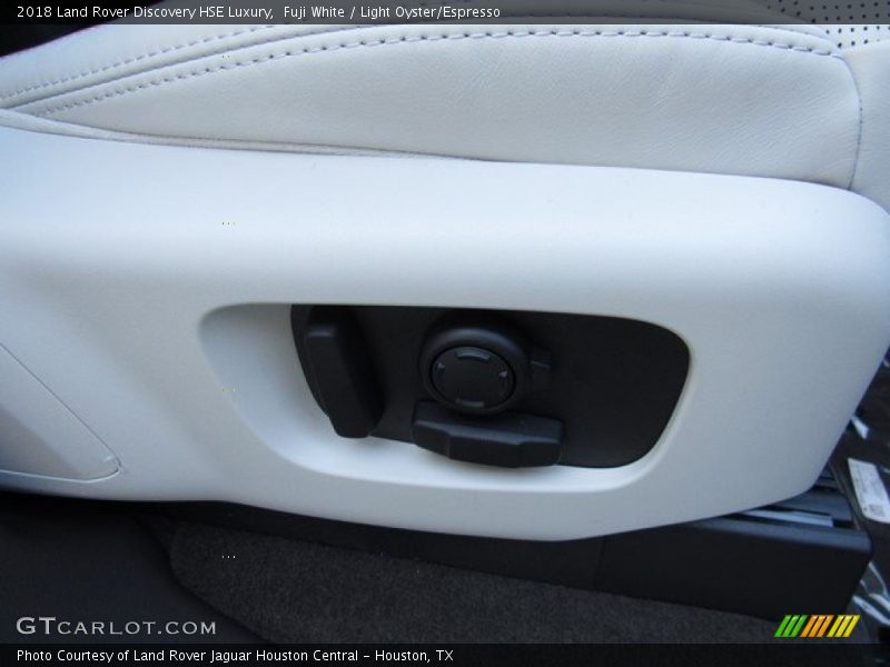 Fuji White / Light Oyster/Espresso 2018 Land Rover Discovery HSE Luxury