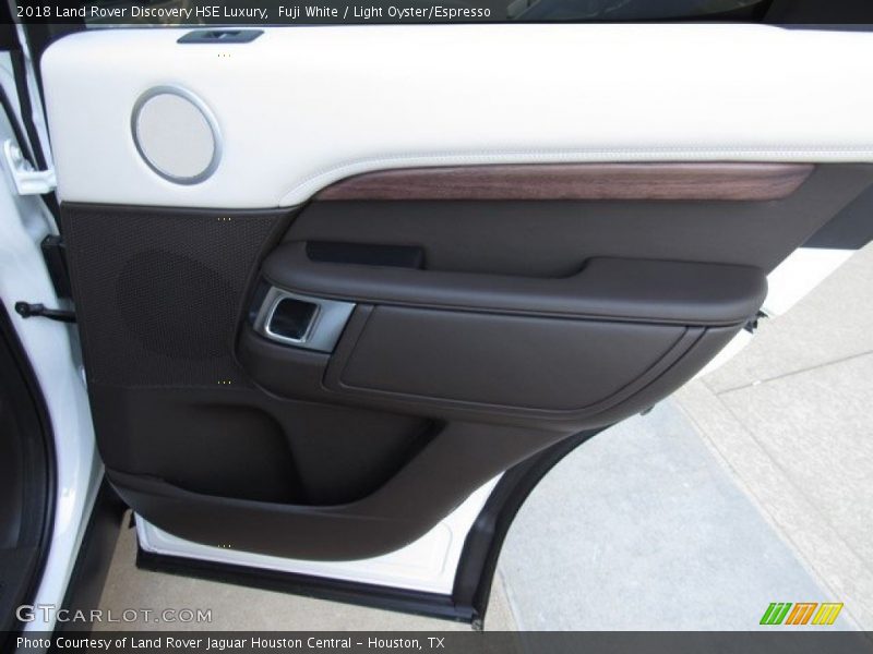 Fuji White / Light Oyster/Espresso 2018 Land Rover Discovery HSE Luxury