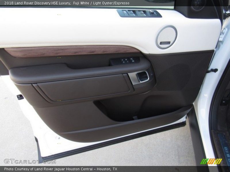 Fuji White / Light Oyster/Espresso 2018 Land Rover Discovery HSE Luxury