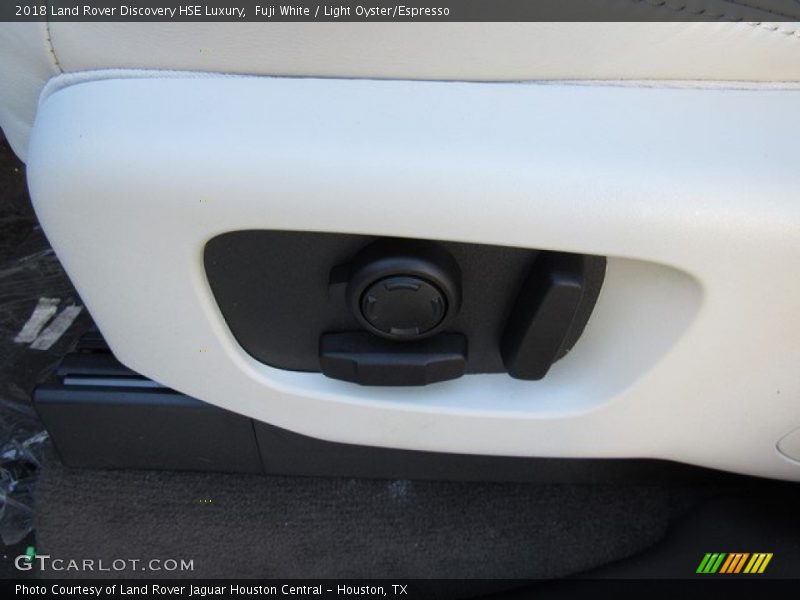 Fuji White / Light Oyster/Espresso 2018 Land Rover Discovery HSE Luxury