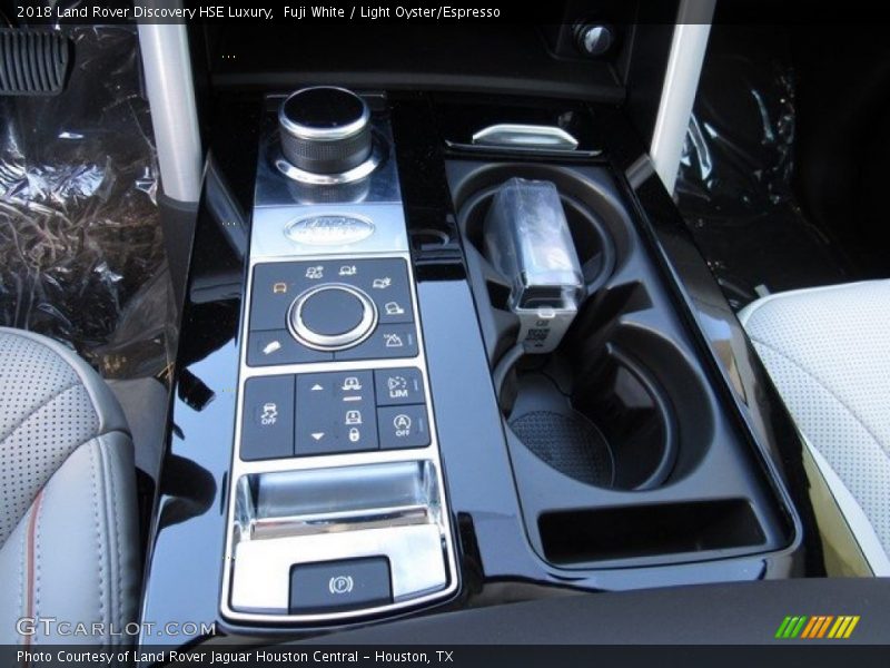 Fuji White / Light Oyster/Espresso 2018 Land Rover Discovery HSE Luxury