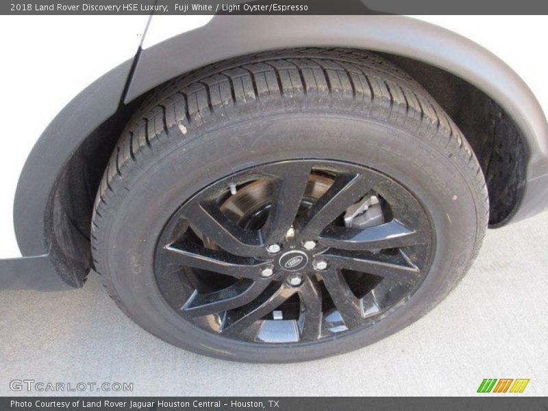 Fuji White / Light Oyster/Espresso 2018 Land Rover Discovery HSE Luxury