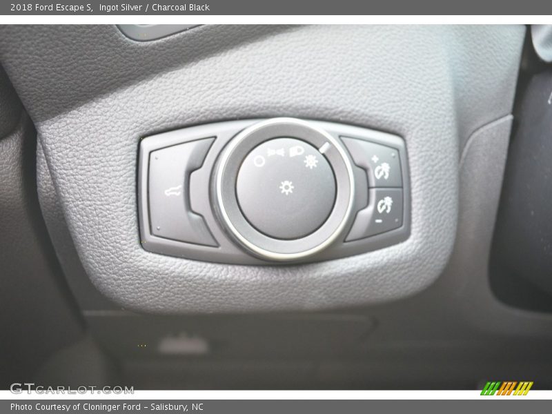 Ingot Silver / Charcoal Black 2018 Ford Escape S