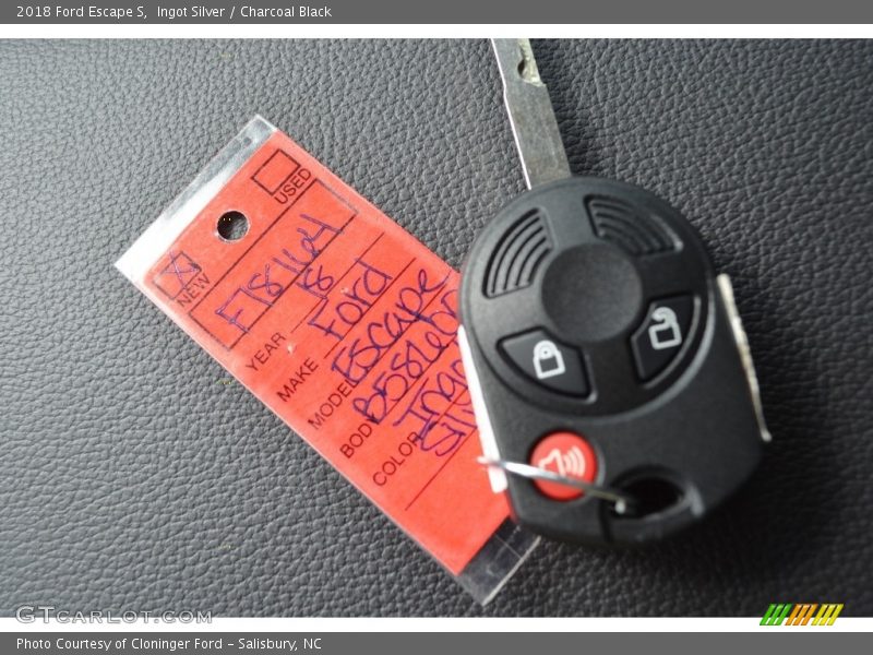 Ingot Silver / Charcoal Black 2018 Ford Escape S