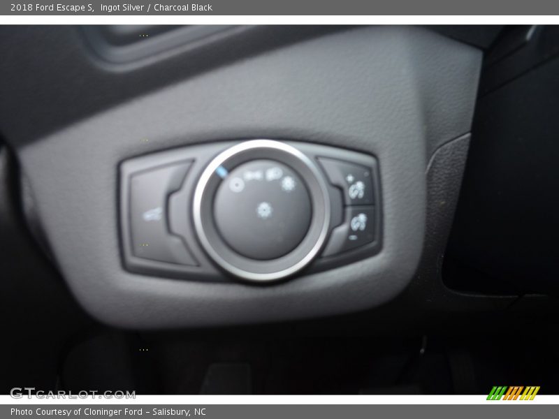 Ingot Silver / Charcoal Black 2018 Ford Escape S