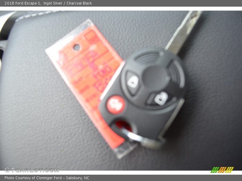 Ingot Silver / Charcoal Black 2018 Ford Escape S