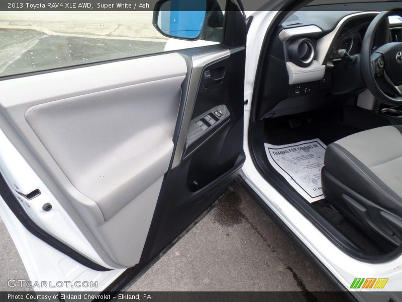Super White / Ash 2013 Toyota RAV4 XLE AWD
