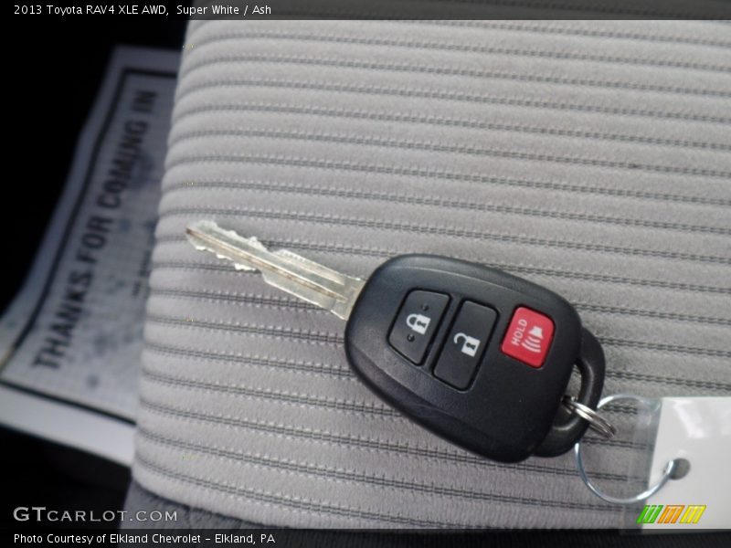 Super White / Ash 2013 Toyota RAV4 XLE AWD