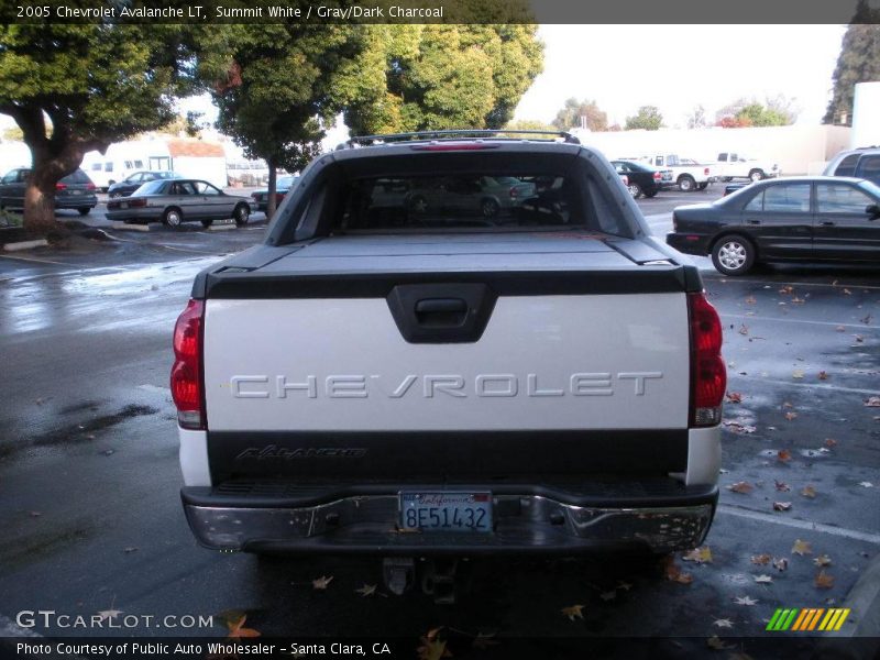 Summit White / Gray/Dark Charcoal 2005 Chevrolet Avalanche LT