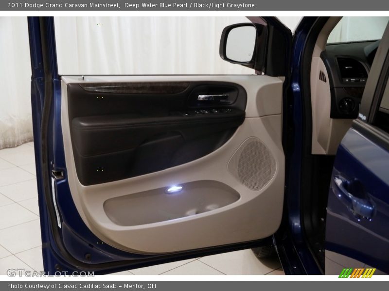 Deep Water Blue Pearl / Black/Light Graystone 2011 Dodge Grand Caravan Mainstreet