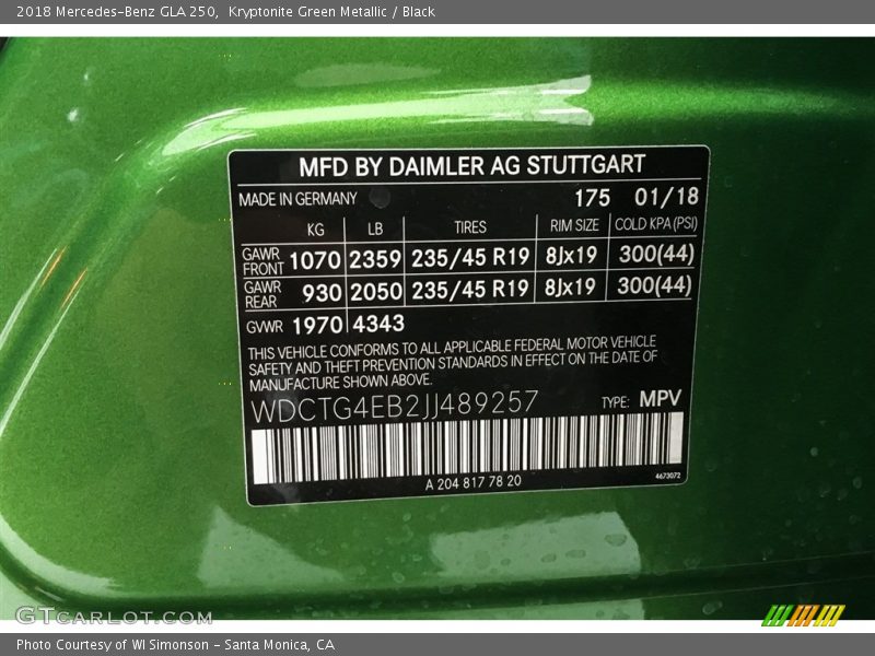 Kryptonite Green Metallic / Black 2018 Mercedes-Benz GLA 250
