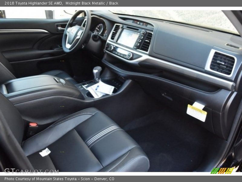 Midnight Black Metallic / Black 2018 Toyota Highlander SE AWD