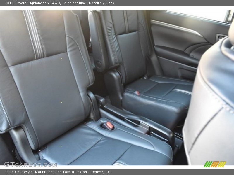 Midnight Black Metallic / Black 2018 Toyota Highlander SE AWD